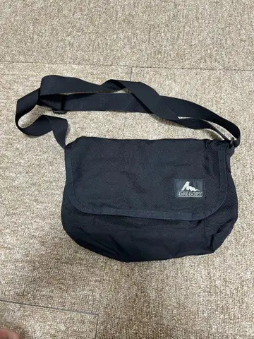 GREGORY 블랙 숄더백