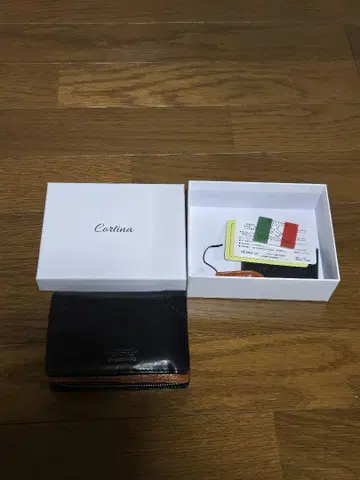 Cortina 이단 접기 미들 지갑 이탈리아 가죽