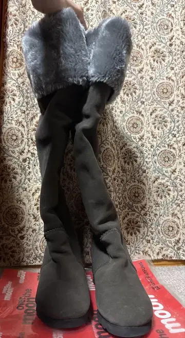 퍼 달린 스웨이드 롱 부츠