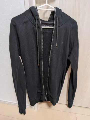 1PIUTUGUALE3 블랙 풀 지퍼 후디