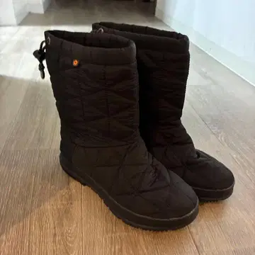 BOGS 블랙 퀼팅 부츠