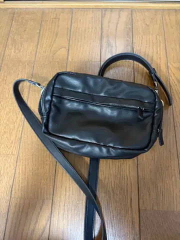 MAISON SPECIAL 비건 레더 숄더백 블랙