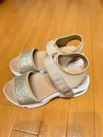베이지 글리터 샌들 에어쿠션