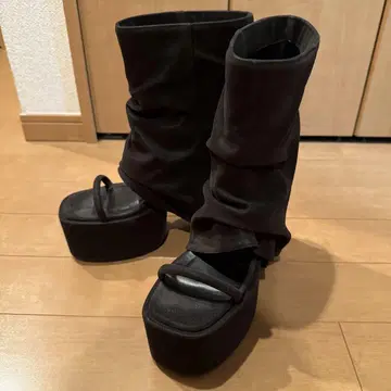 EMODA 커버 벌키 샌들