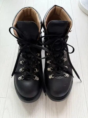 MHL 블랙 가죽 하이컷 부츠