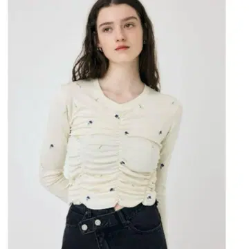 [ 완판템 ] moussy 개더입은 긴팔 상의 꽃무늬 자수