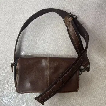 가죽 바디백 겸 웨스트 파우치 브라운
