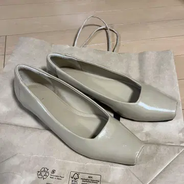 베이지 스퀘어토 플랫슈즈 L 사이즈