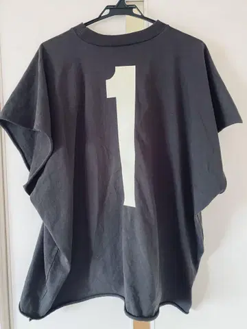 YEEZY VULTURES ONE BOX TEE