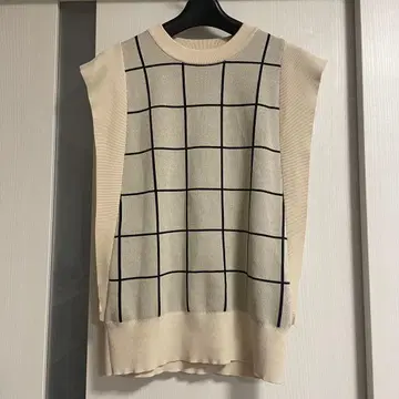 hyke 크림색 체크 무늬 니트 베스트