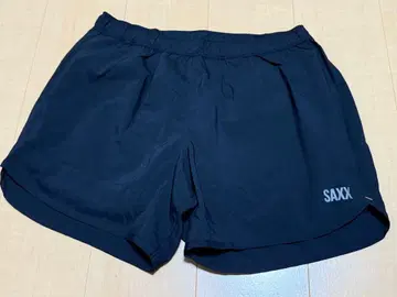SAXX 블랙 숏팬츠