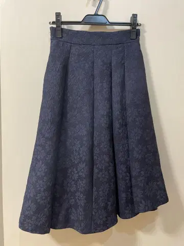 And Couture 다크 블루 플레어 스커트