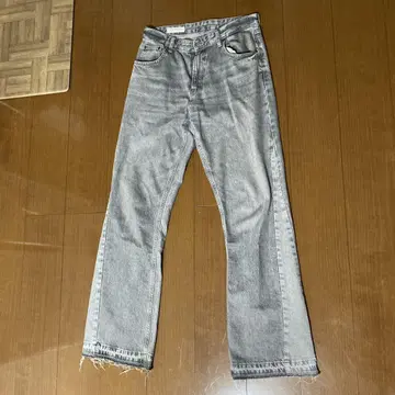 그레이 부츠컷 데님 프린지 밑단