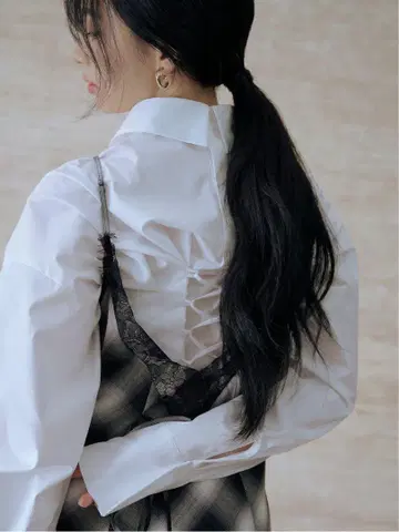 FRAY I.D 레이스업 턱 디자인 셔츠 WHT