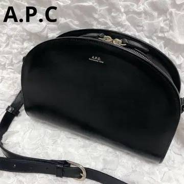 A.P.C 아페쎄 하프문백 블랙 가죽 소가죽