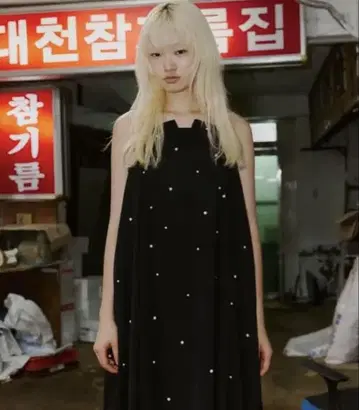 오벌 형태 펄 드레스 / oval form pearl dress