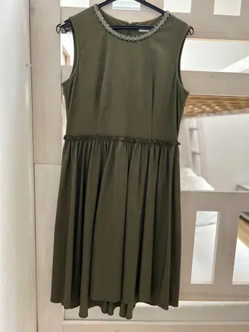 BARNEYS NEWYORK 슬리브리스 드레스 38 카키