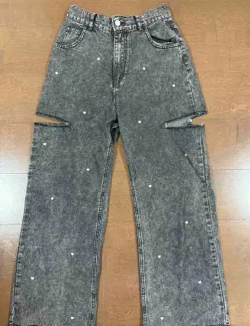사이드 데미지 와이드 팬츠 하트 스터드 부착