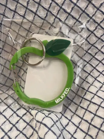 MILKFED. APPLE CARABINER 파란 사과
