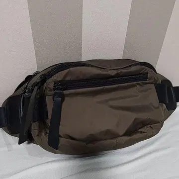 카츠유키 코다마 바디백