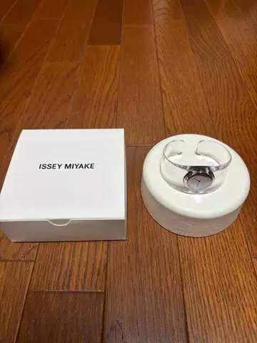 ISSEY MIYAKE 손목시계 (쿼츠) 클리어 밴드