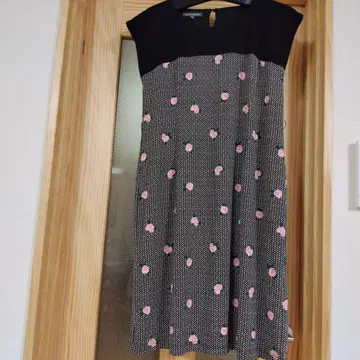 LAURA ASHLEY 슬리브리스 무릎 기장 원피스 11호