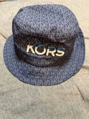 MICHAEL KORS 버킷햇 네이비 MKM 패턴