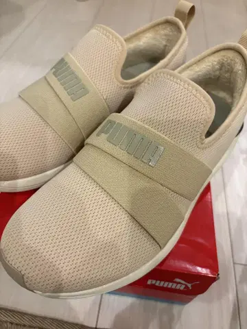 PUMA 베이지 슬립온 보아