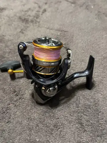 REVROS 2500 스피닝 릴