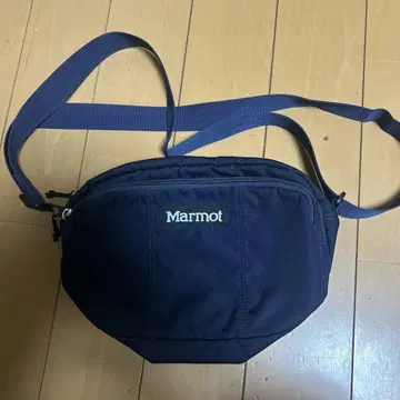 Marmot 네이비 숄더백