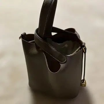 그레이 오픈 탑 핸드백