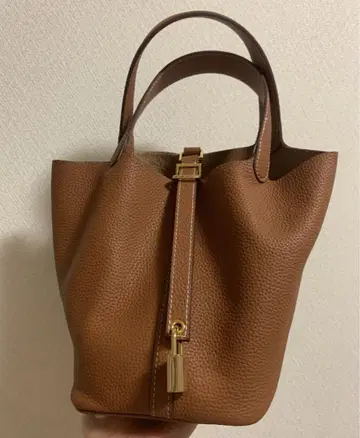 천연 가죽 큐브 백 브라운 골드 금장 장식