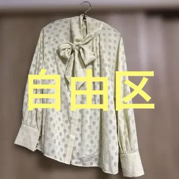 자유구 옅은 옐로우 컬러의 리본 포함 긴팔 셔츠
