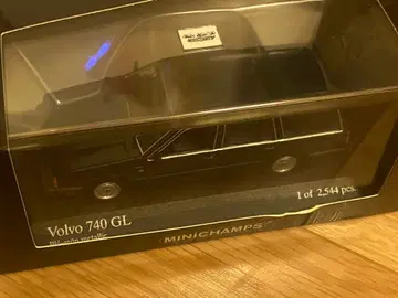 MINICHAMPs VOLVO 740 GL 1986