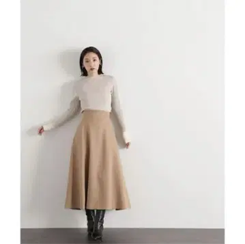 컨디션 최상 우르쉬 카르제 시리즈 플레어 스커트 모카 베이지