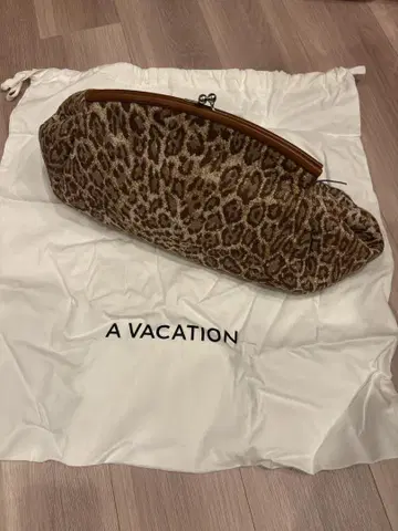 A VACATION 아바케이션 PILLOW 새상품 레오파드 백