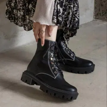 RANDA 소프트 트랙 밑창 레이스업 부츠 블랙