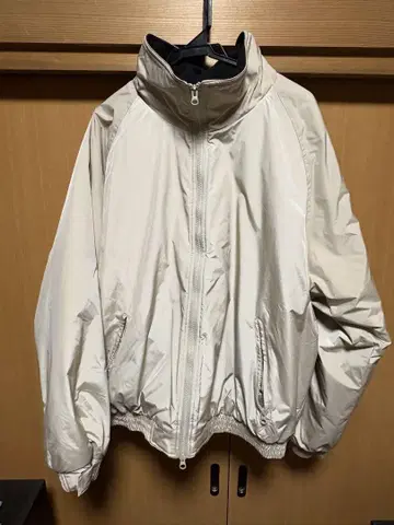 베이지 나일론 자켓 플리스 안감