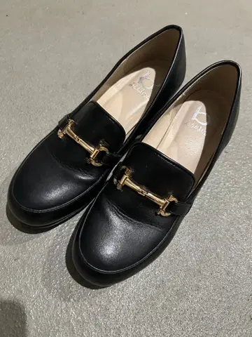 키다리 아저씨 24cm 비트 로퍼 힐 블랙