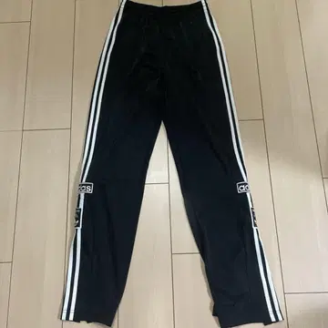adidas 스냅 버튼 블랙 스웨트 팬츠