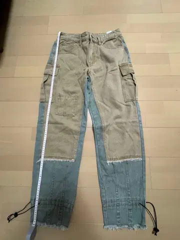 카고 팬츠 베이지와 파랑의 콤비네이션