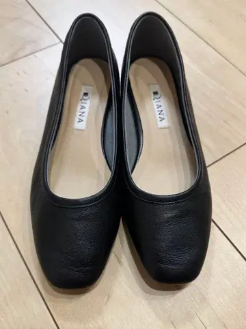 DIANA 블랙 플랫슈즈