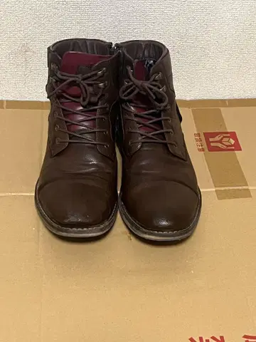 다크 브라운 가죽 하이컷 부츠