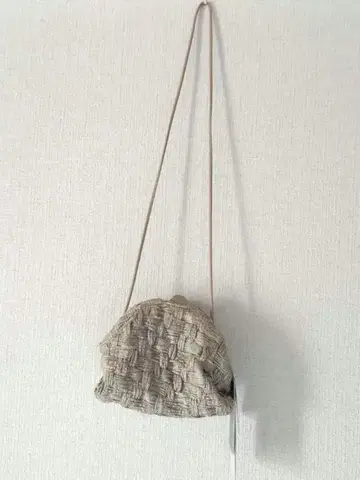 아니타 베랄디 새상품 레어 뜨개질 디자인 베이지 숄더백 클러치