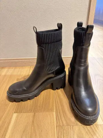 ZARA 사이드 고어 부츠 블랙