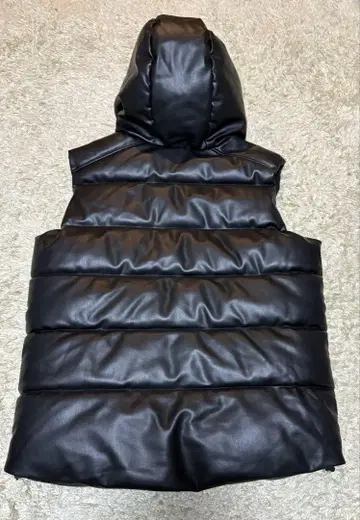새상품급 ZARA 자라 다운 베스트 XL 가죽 블랙 [ 완판템 ]