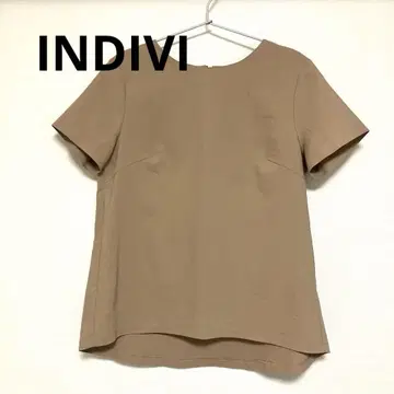[INDIVI] 베이지색 반팔 상의 뒷지퍼