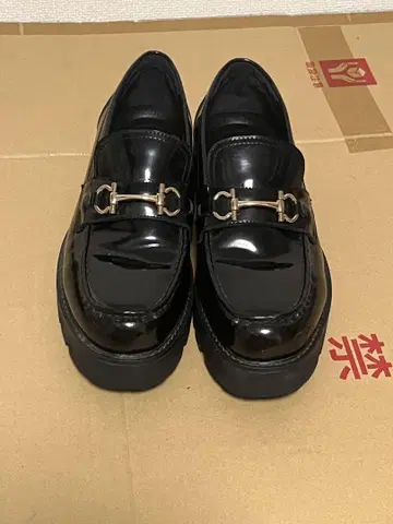 블랙 통굽 로퍼