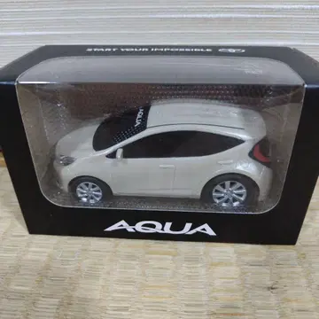 [ 미개봉 새상품 ] 도요타 아쿠아 풀백카 TOYOTA AQUA 베이지