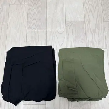 GU 블랙과 카키 카고 팬츠 세트
